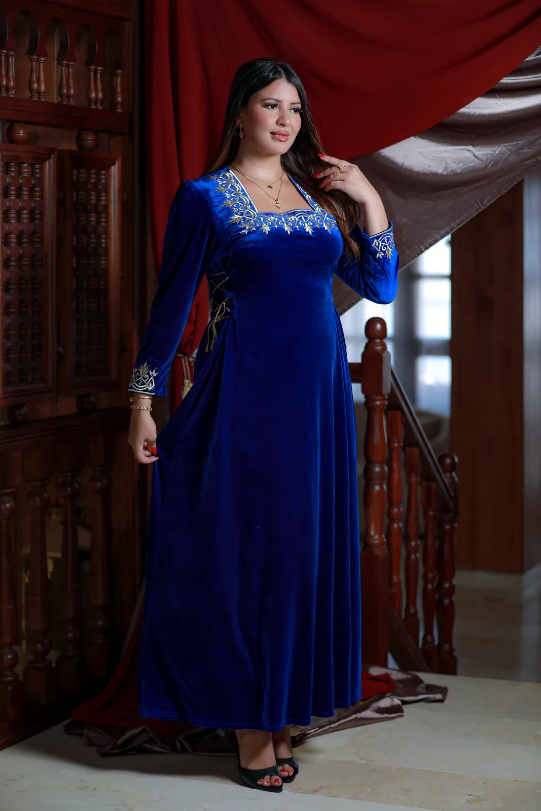 جبة قطيفة Royal Blue كود 35