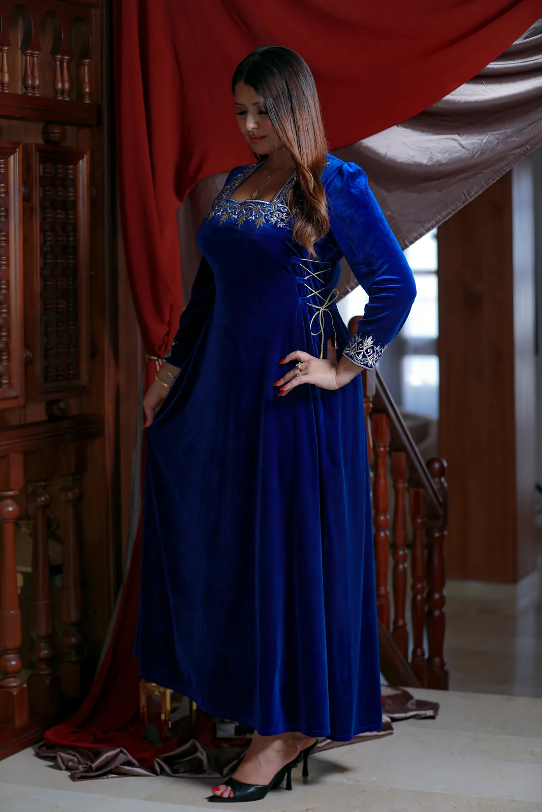 جبة قطيفة Royal Blue كود 35
