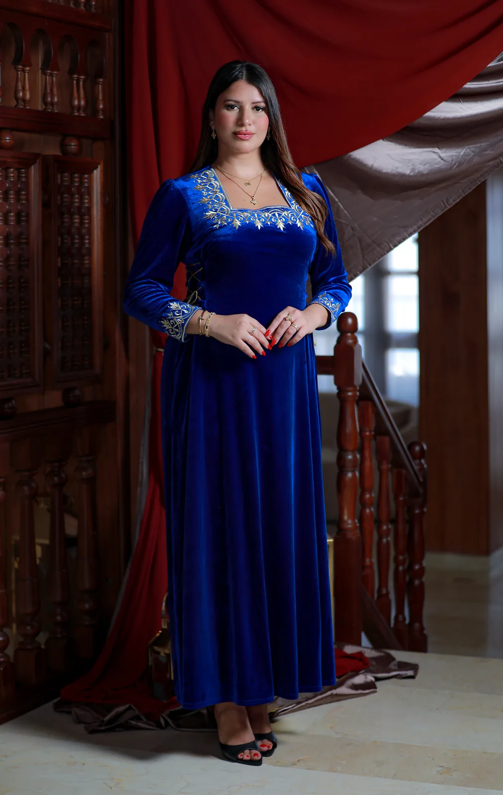 جبة قطيفة Royal Blue كود 35