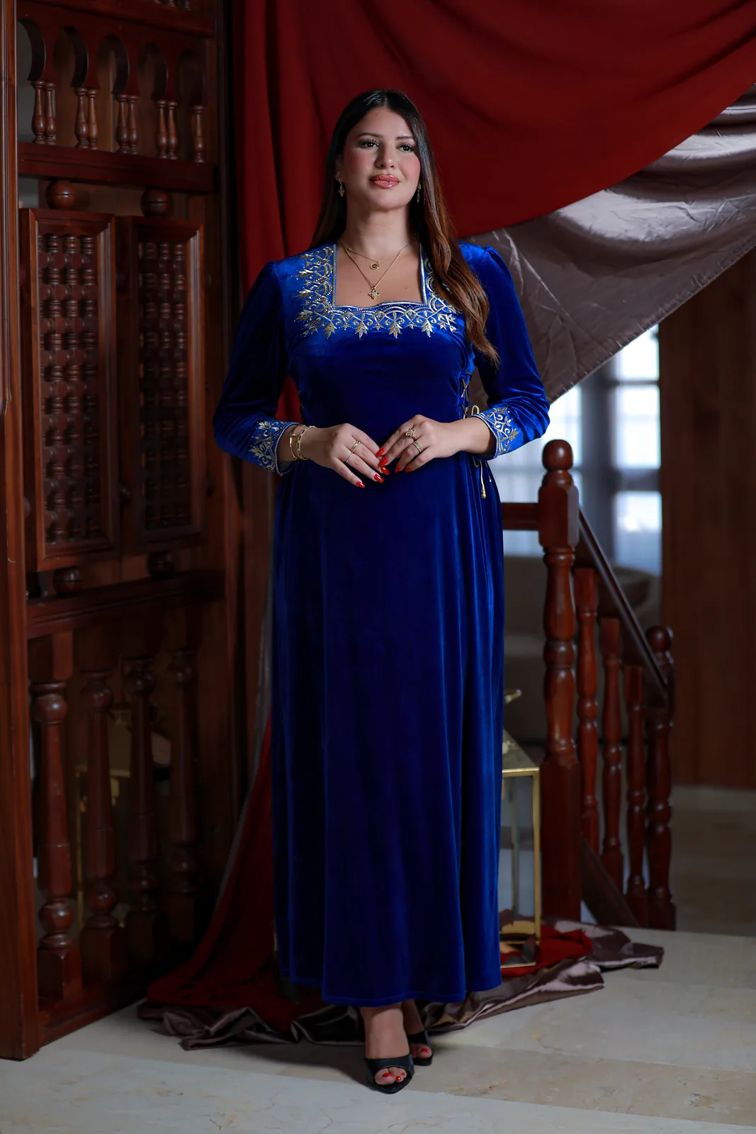 جبة قطيفة Royal Blue كود 35