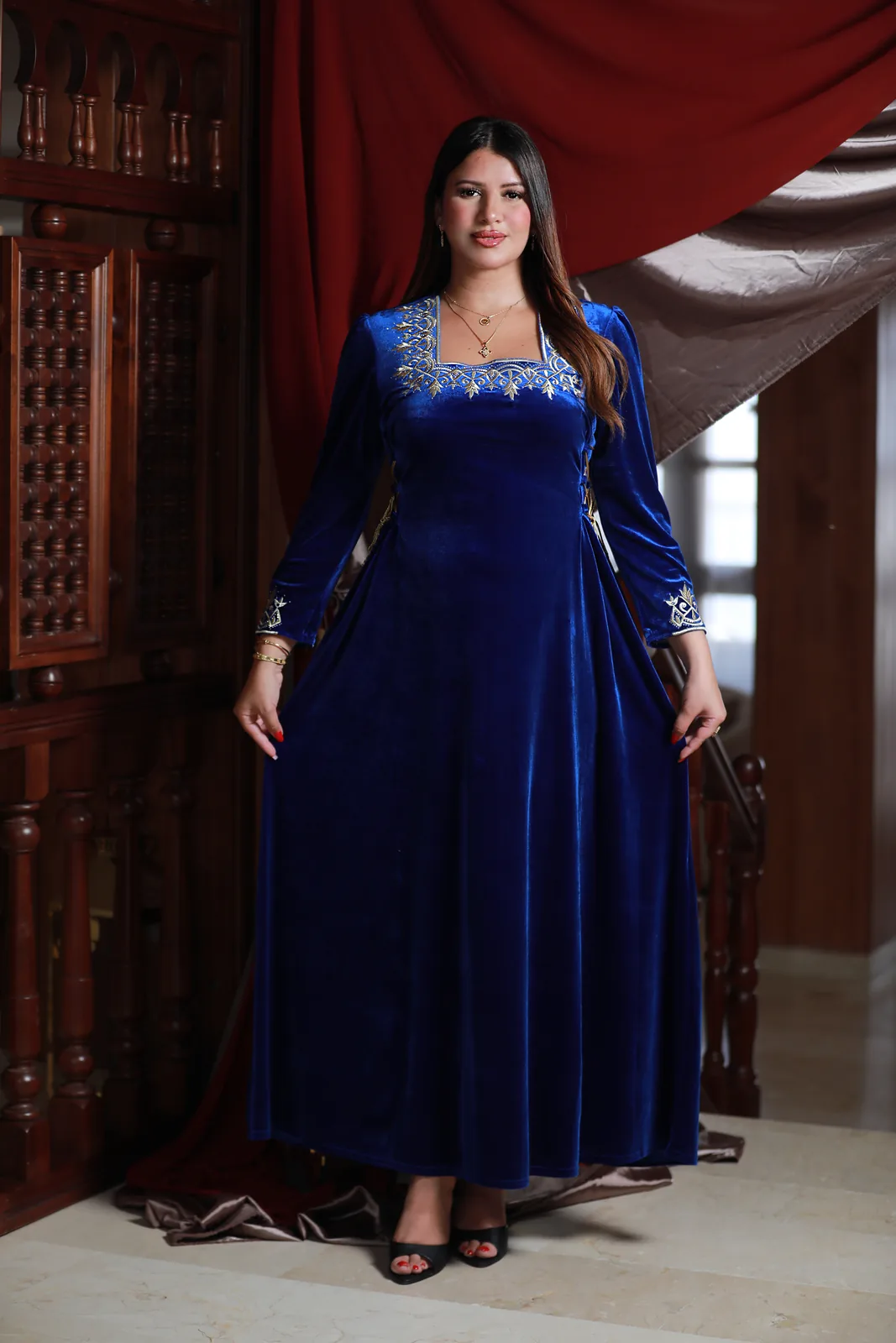 جبة قطيفة Royal Blue كود 35